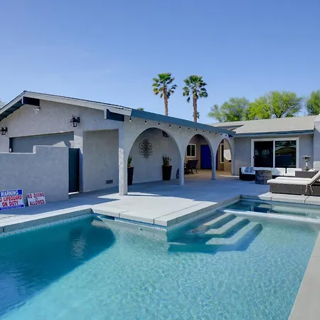 Retreat With Theater Room And Pool Deck In Palm Desert